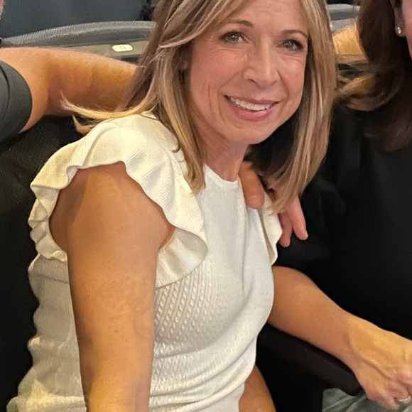 Meet your Posher, Natalie - Picture 1 of 2